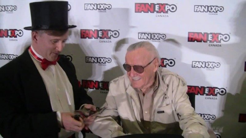 Stan Lee (performing magic for The Man!)